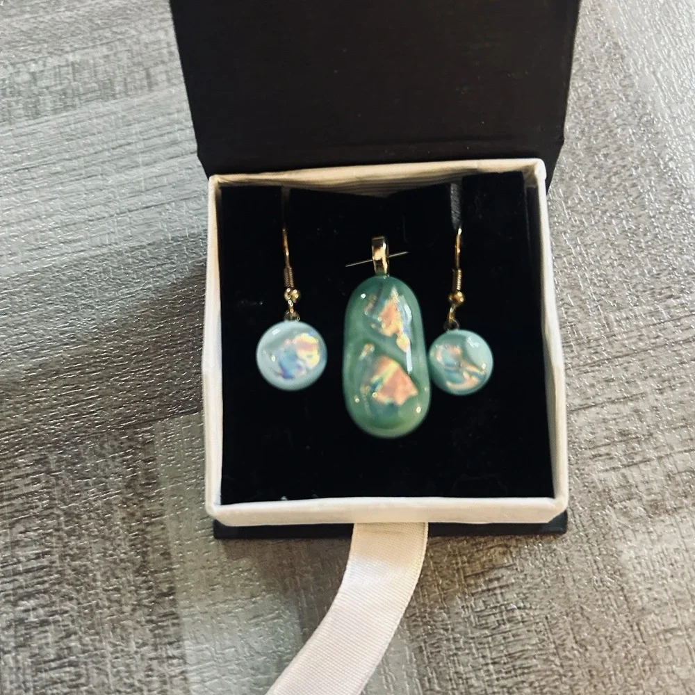 Blue Oval Stone Pendant Necklace & Matching Dangle Earrings Jewelry Set
